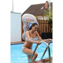 SUMMER FUN Poolleiter Edelstahl Für Tiefbecken Mit 120 Cm Höhe - Weite Stufen -Poolwelt Verkauf Edelstahlleiter Pool mit Frau 1